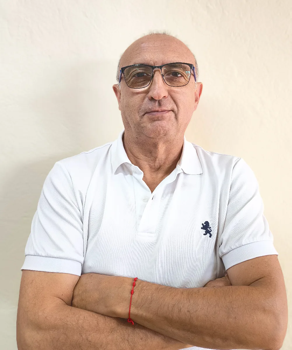 CESAR TAPIA